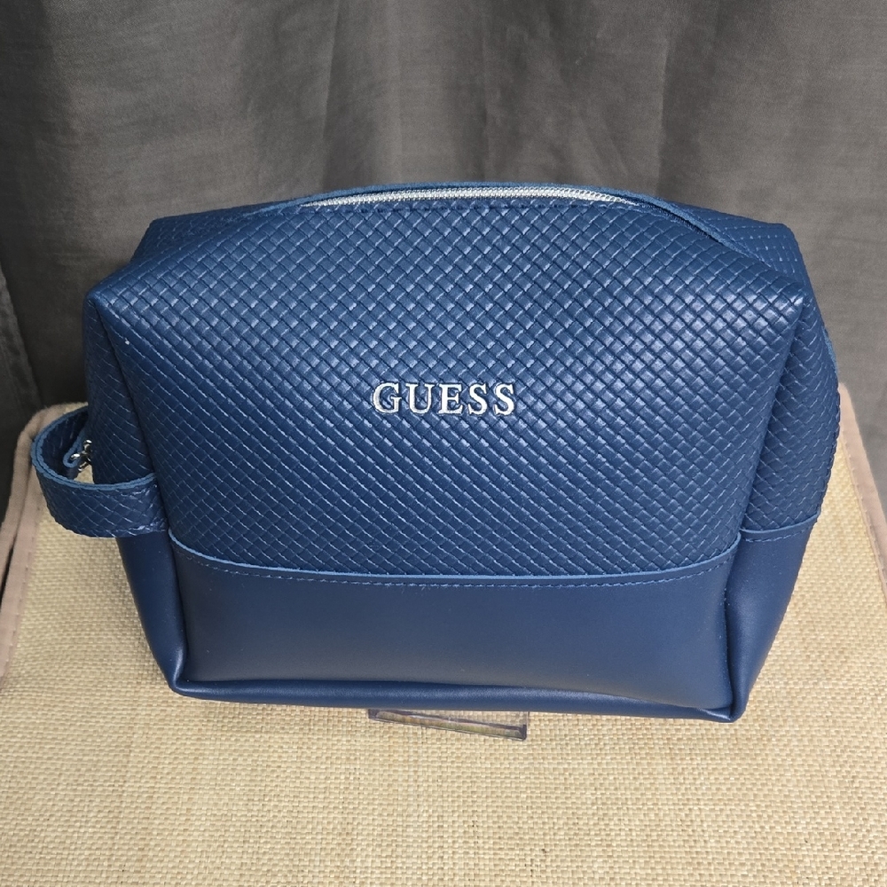 NWOT GUESS Navy Textured Toiletry Bag